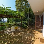 Feriehus House Vaho *